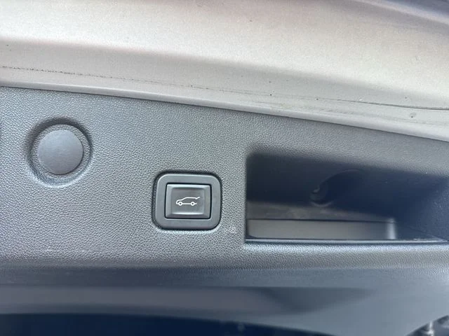Used 2018 Silver Chevrolet Premier image 13