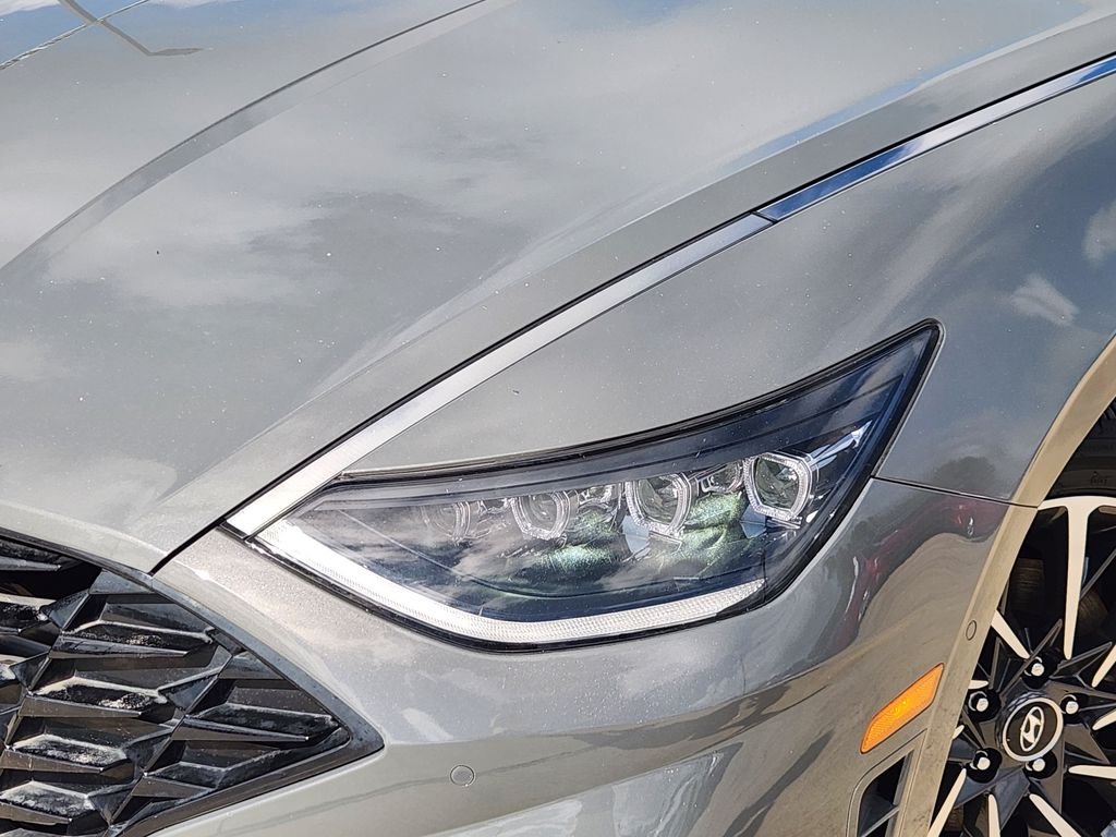 Used 2022 Hampton Gray Hyundai Limited image 11