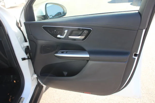 Used 2025 White Mercedes-Benz GLC 300 image 33