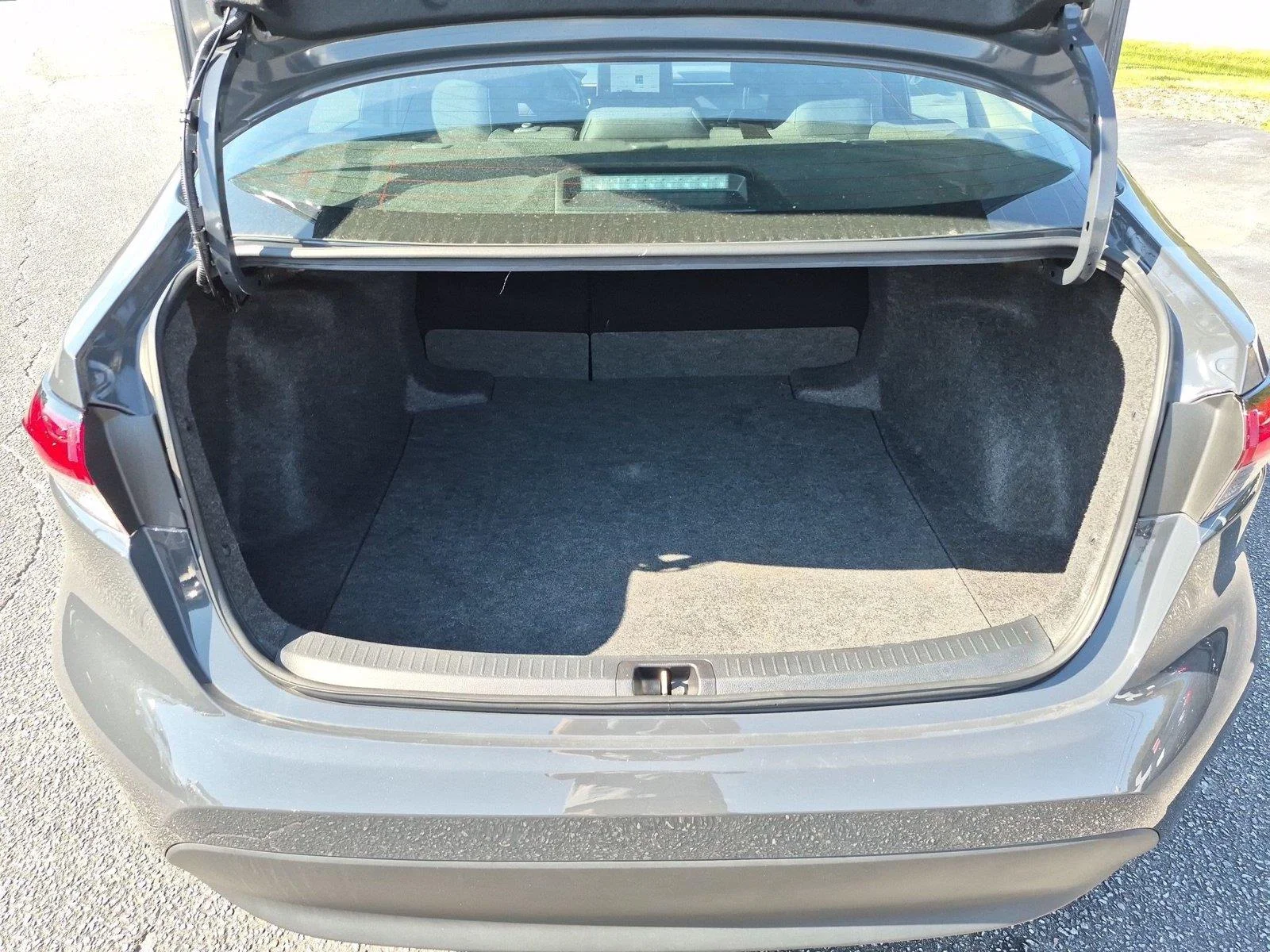 Used 2025 Underground Toyota LE image 31