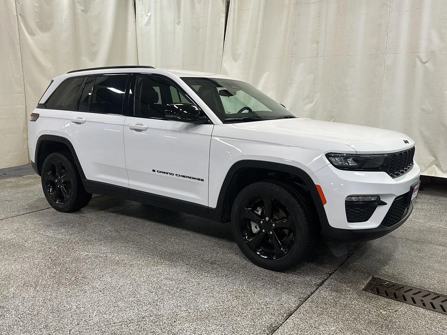 Used 2023 Bright White Clearcoat Jeep Limited image 7
