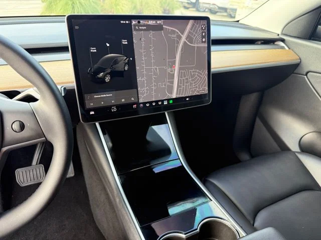 Used 2020 Solid Black Tesla Long Range image 18