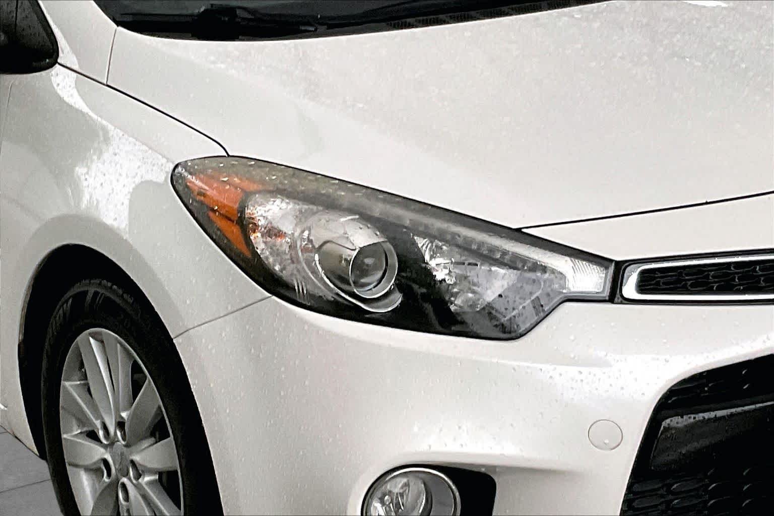 Used 2016 Snow White Pearl Kia EX image 24