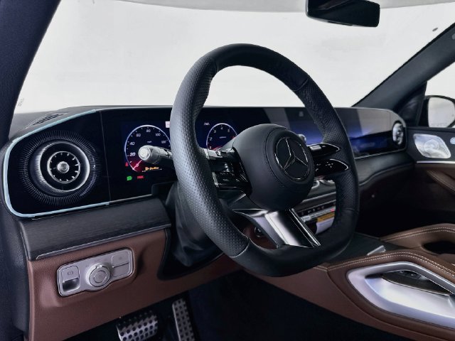 New 2027 White Mercedes-Benz GLS 450 image 9