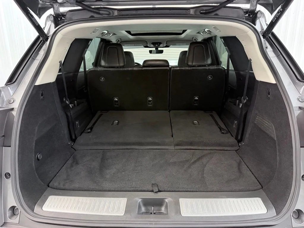 Certified Used 2023 Gray INFINITI LUXE image 39