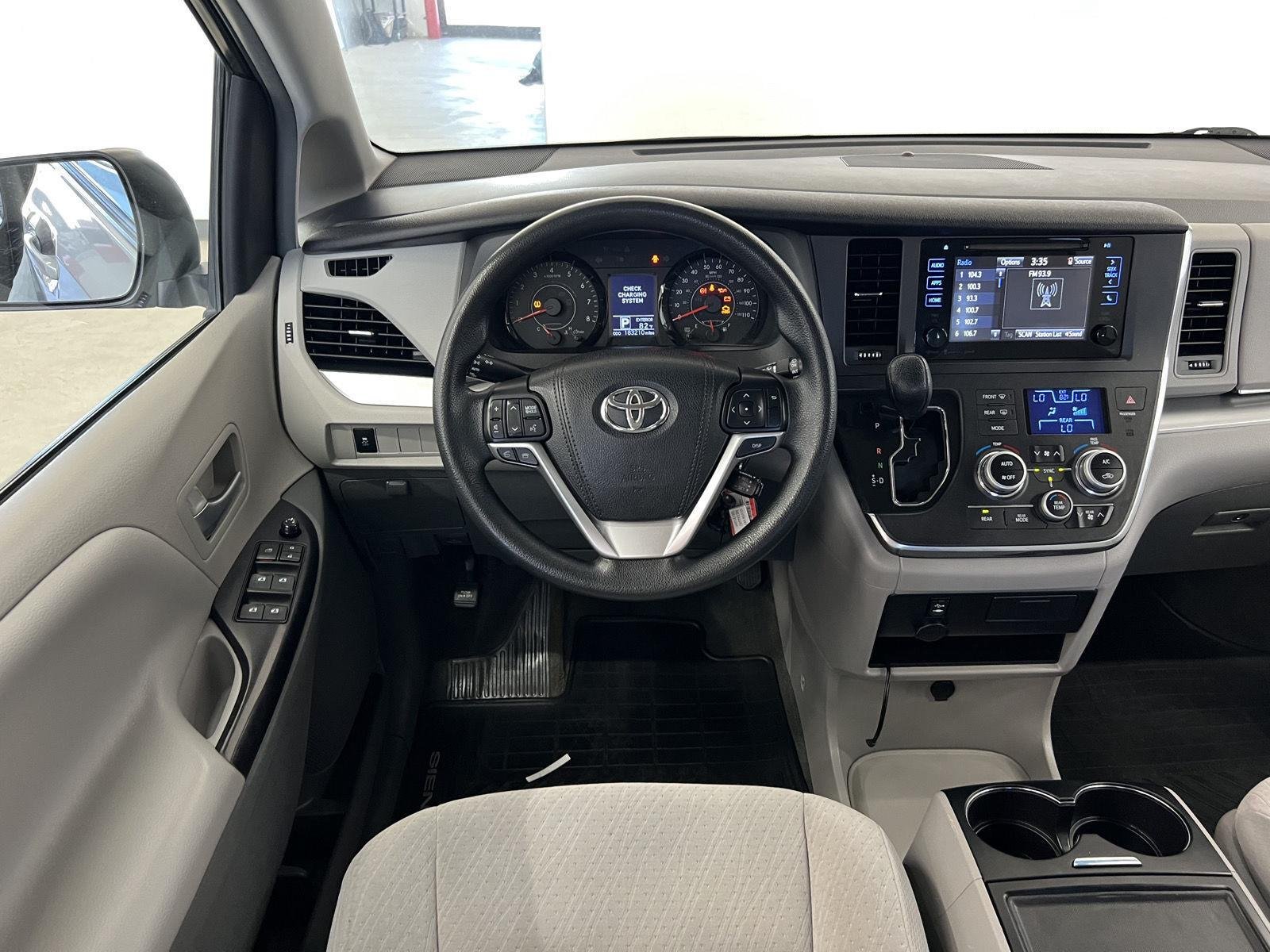 2016 Toyota Sienna LE - Photo 27