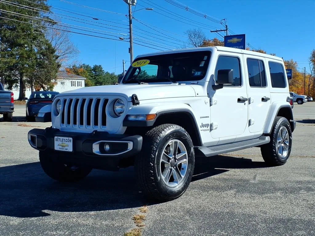 Used 2019 White Jeep Sahara 4x4 image 9