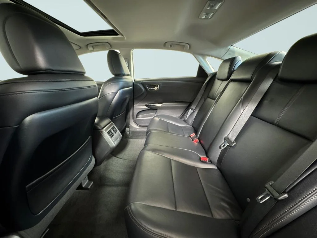 Used 2018 Gray Toyota XLE Premium image 12