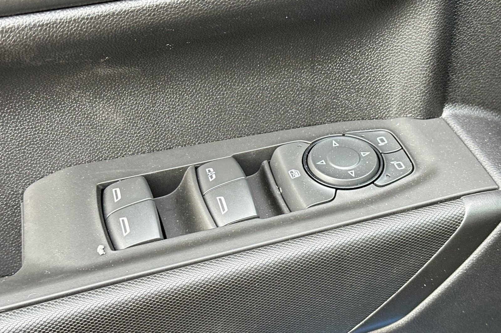 2025 Chevrolet Silverado 1500 Custom - Photo 12