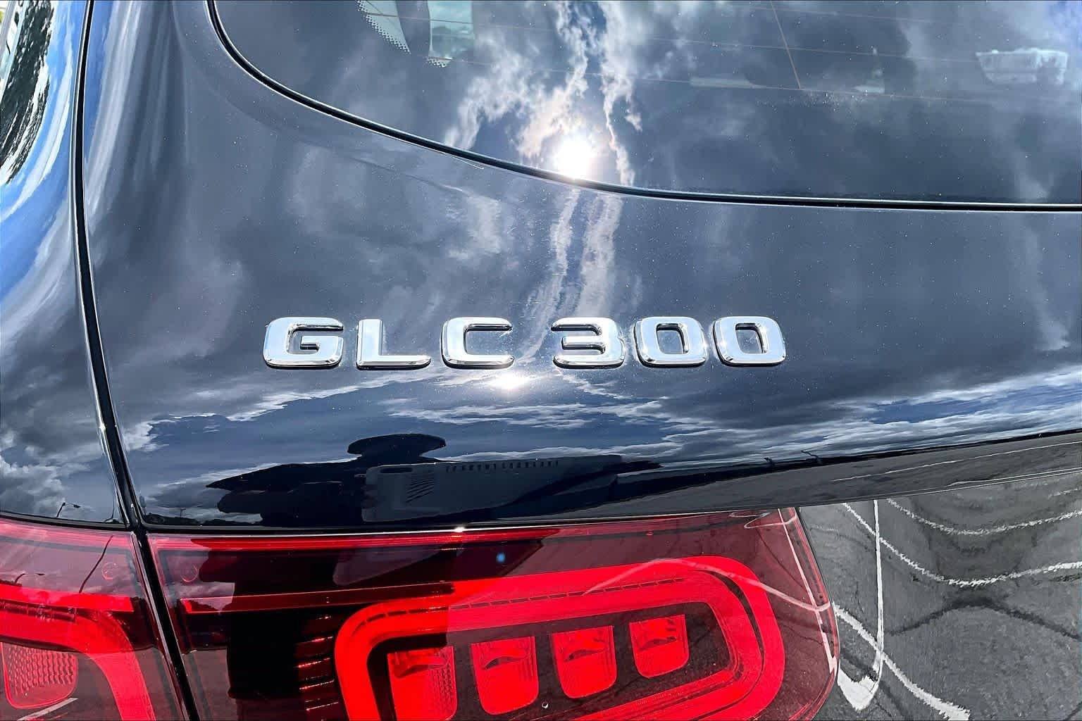 Used 2022 Black Mercedes-Benz GLC 300 image 10
