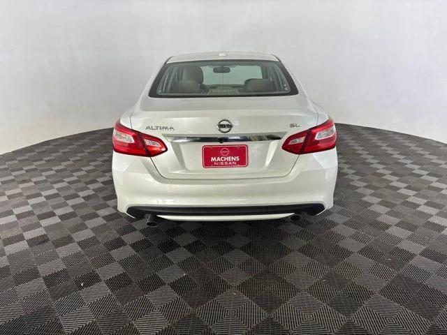 Used 2016 White Nissan 2.5 SL image 6