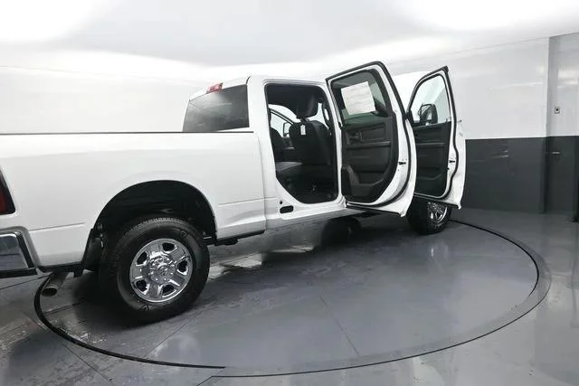 New 2026 Bright White Clear-Coat Exterior Paint RAM TRADESMAN image 36