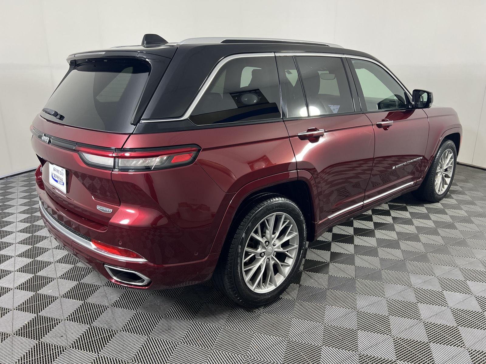 Used 2023 Velvet Red Pearlcoat Jeep Summit image 28