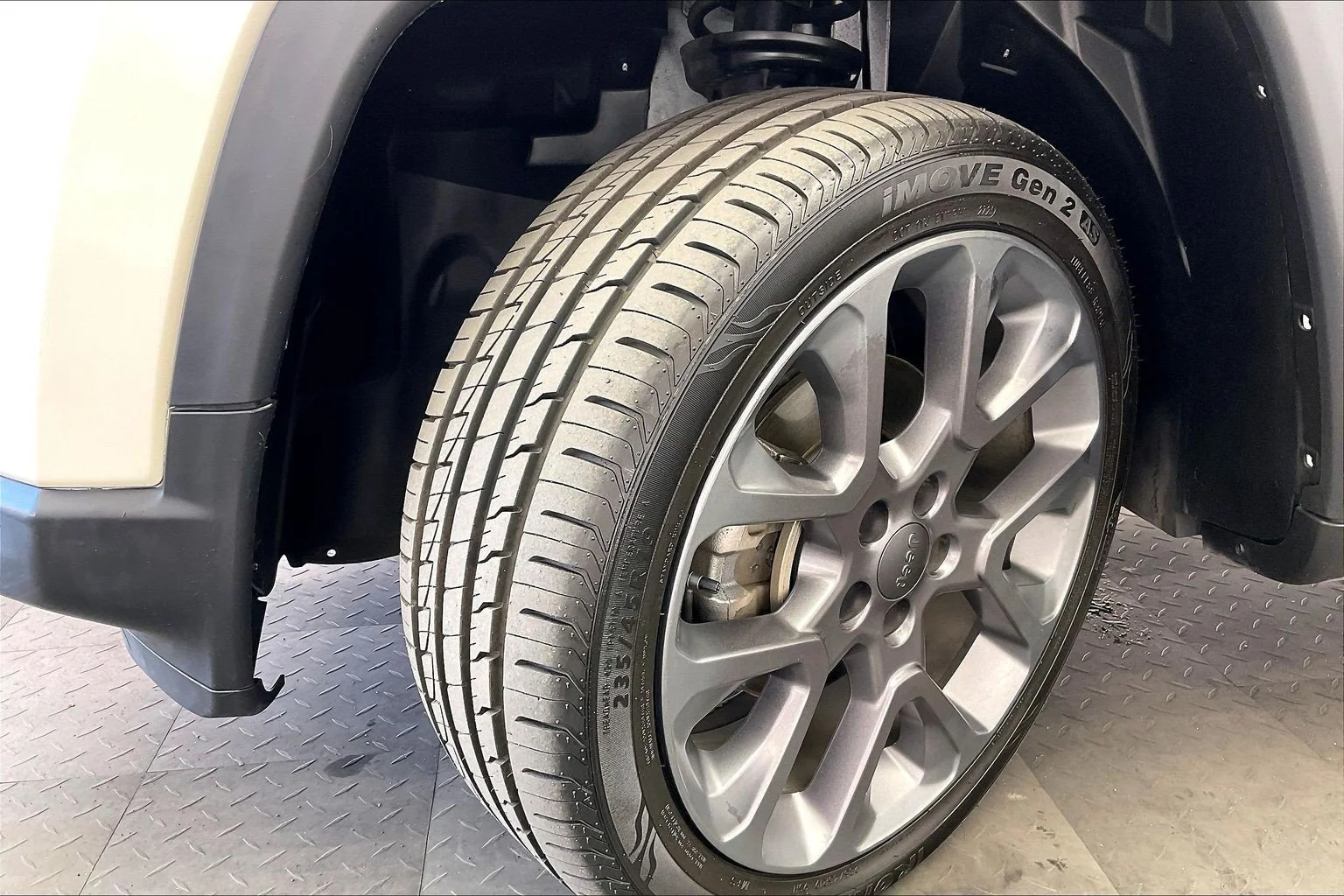 Used 2020 White Clearcoat Jeep High Altitude image 32