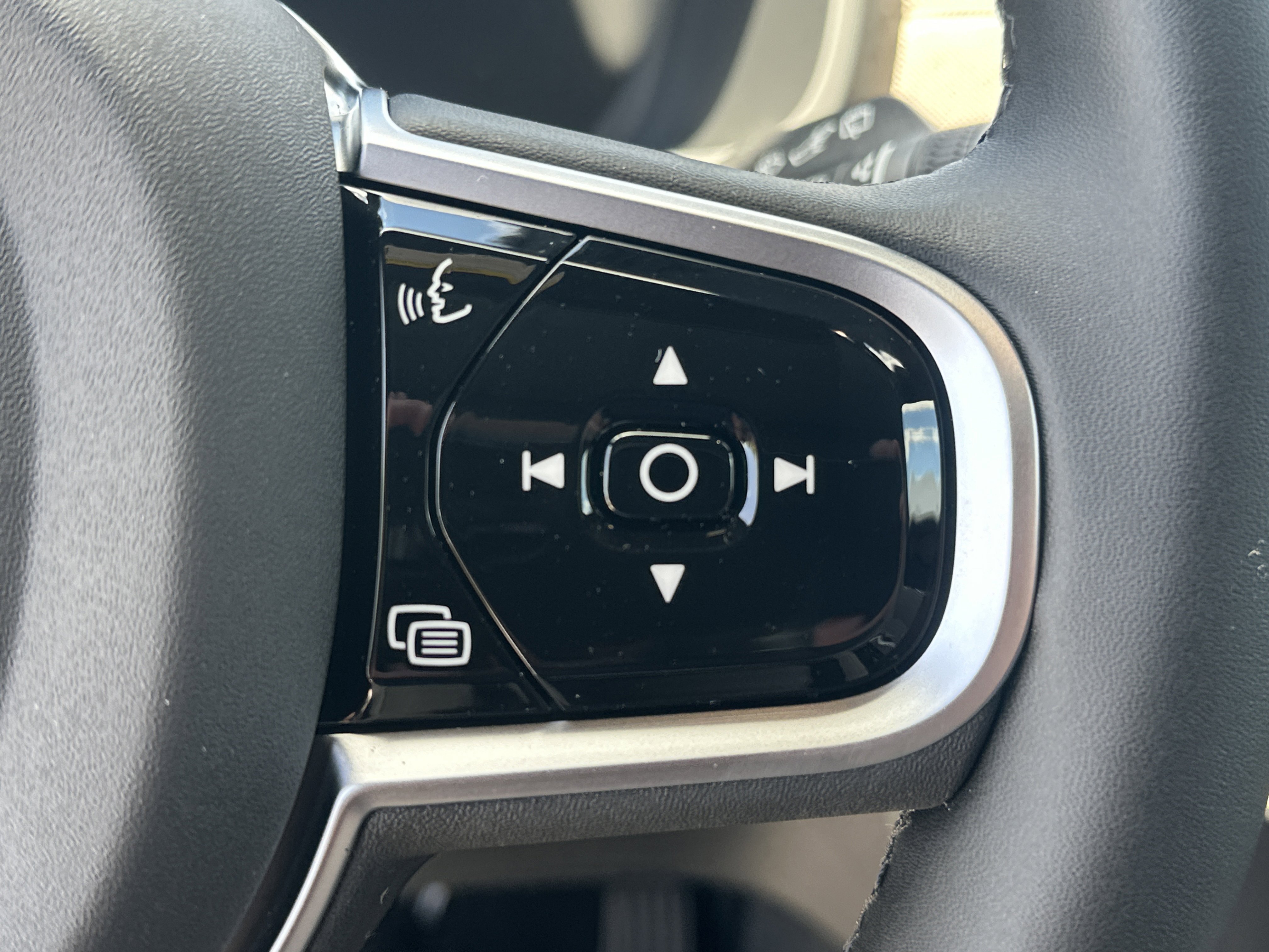 New 2026 Crystal White Volvo Plus image 19