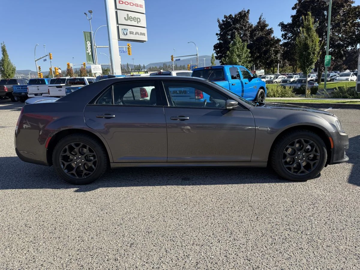 Used 2021 Black Chrysler S V6 Awd image 8
