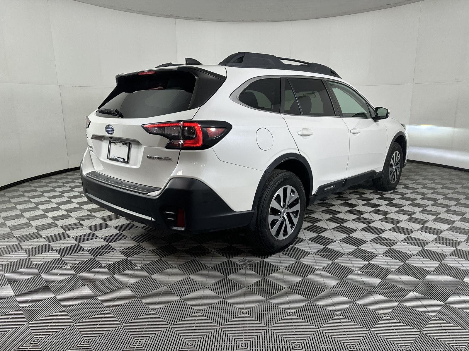 Used 2021  Subaru  image 19