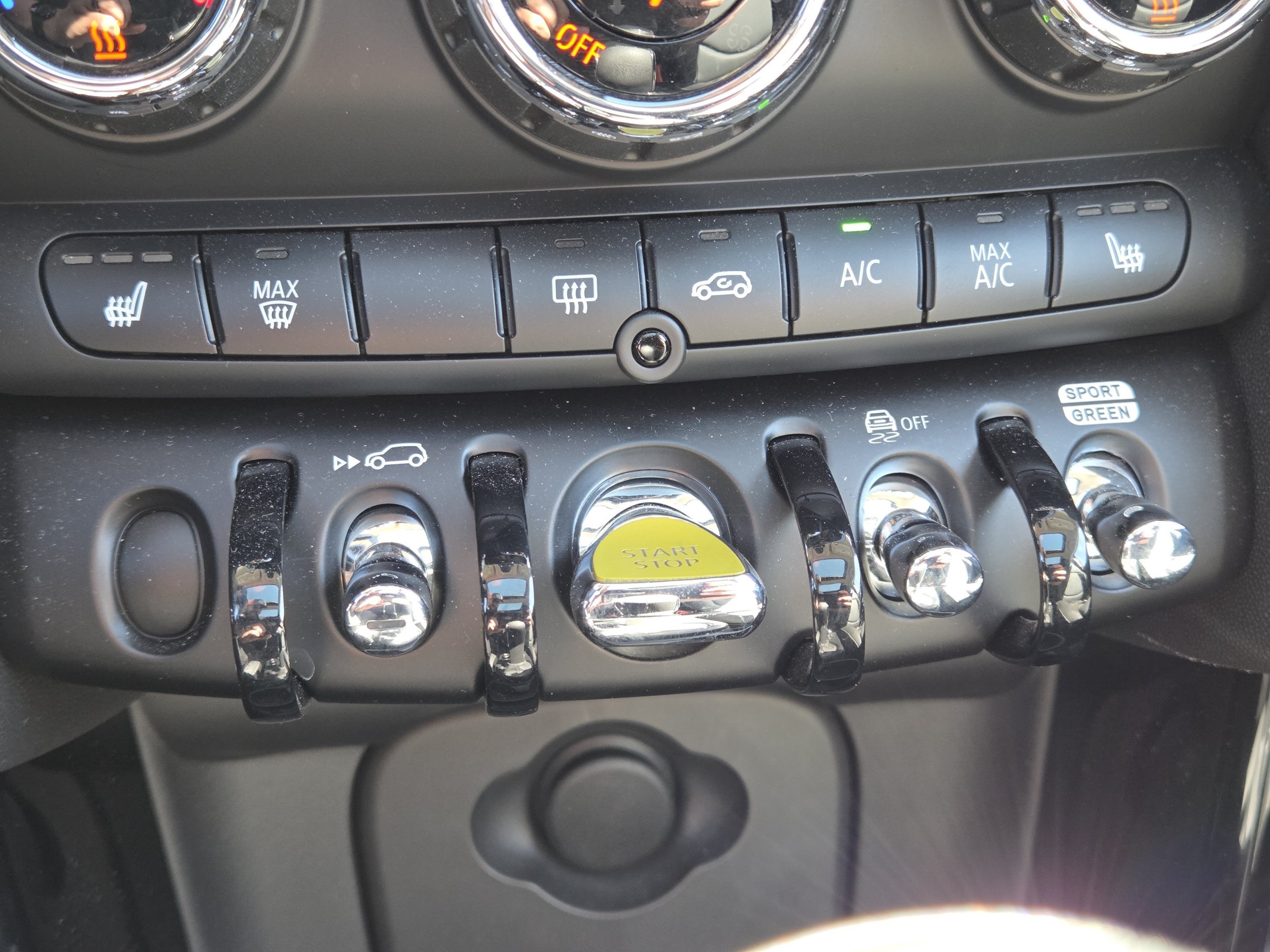 Used 2024 British Racing Green MINI Cooper SE image 35