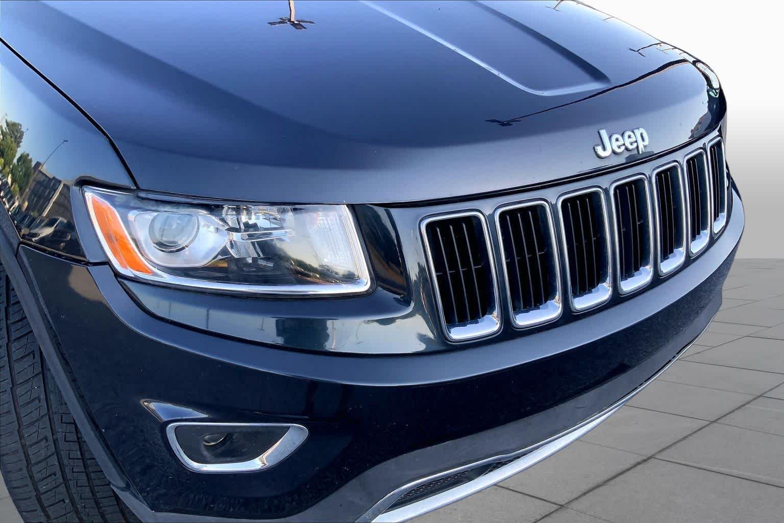 Used 2015 Maximum Steel Metallic Clearcoat Jeep Limited image 29