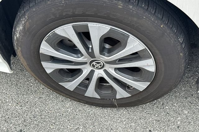 Used 2019 White Toyota XLE AWD-e image 4
