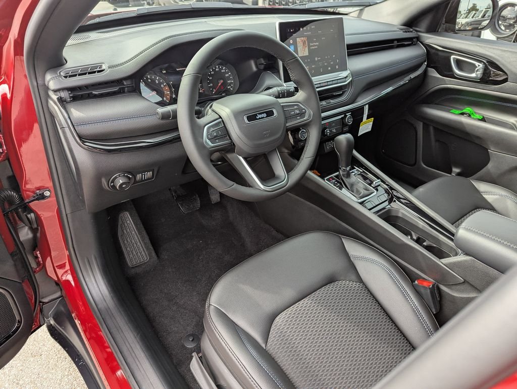 New 2026 Red Hot Pearlcoat Jeep Latitude image 11