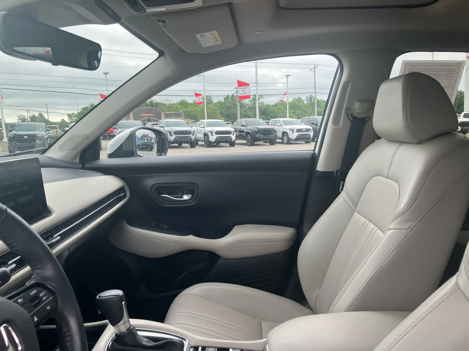 Used 2024 Platinum White Pearl Honda EX-L image 10