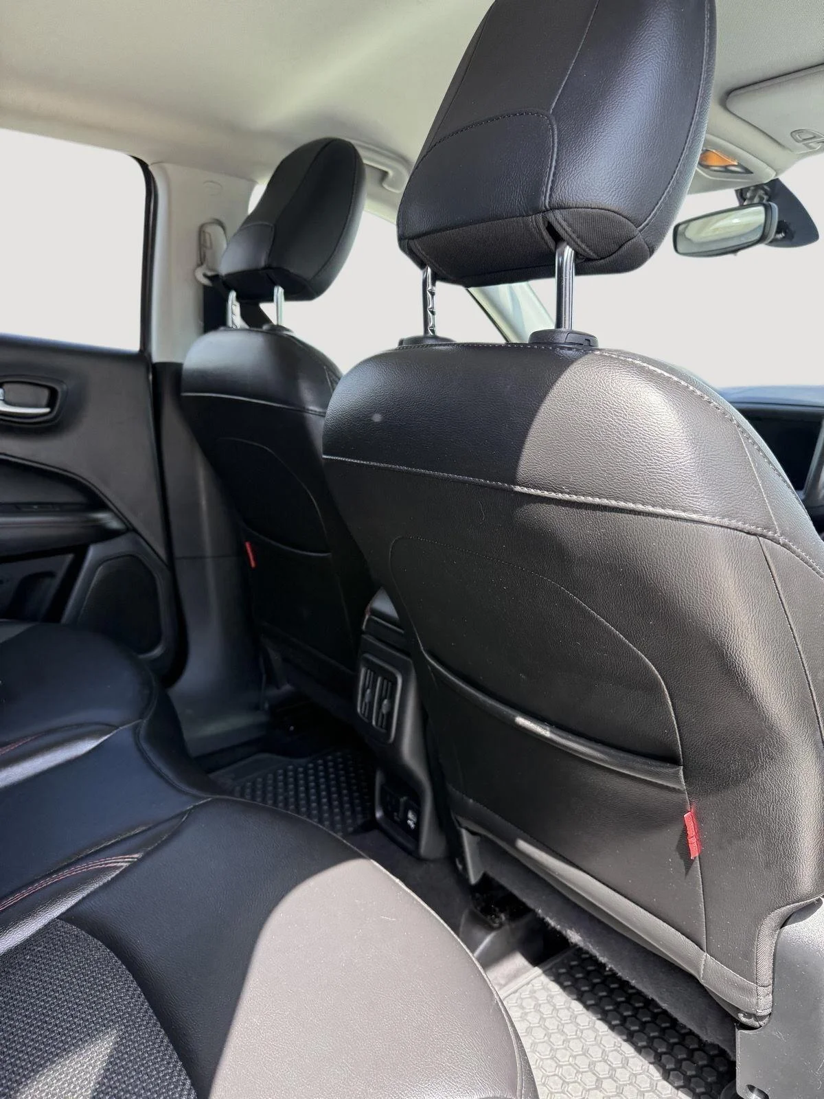 Used 2018 Billet Silver Metallic Clearcoat Jeep Trailhawk image 27