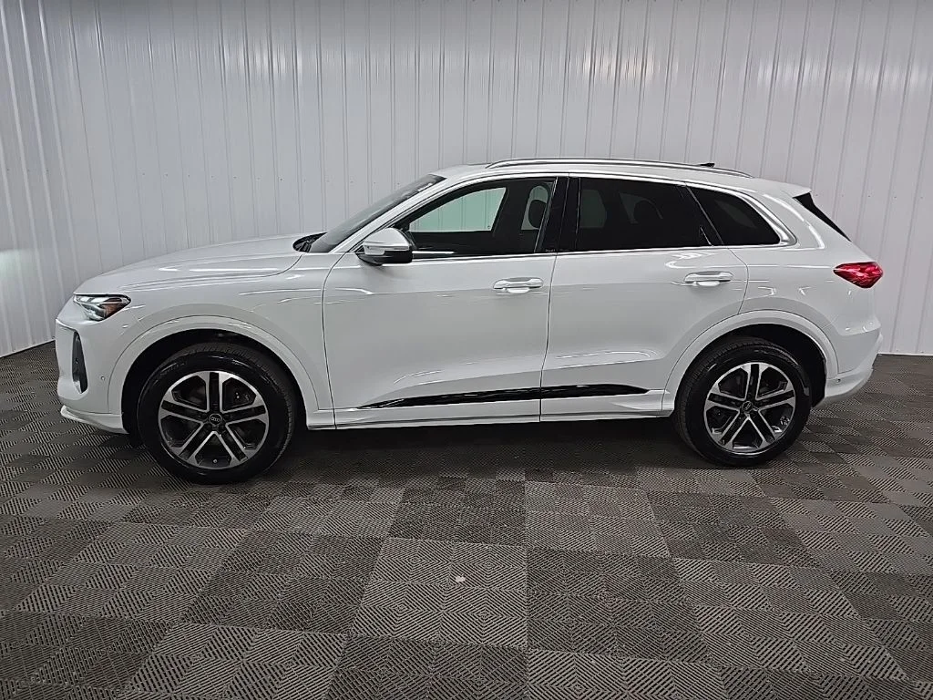 Used 2025 White Audi 2.0T Premium image 5