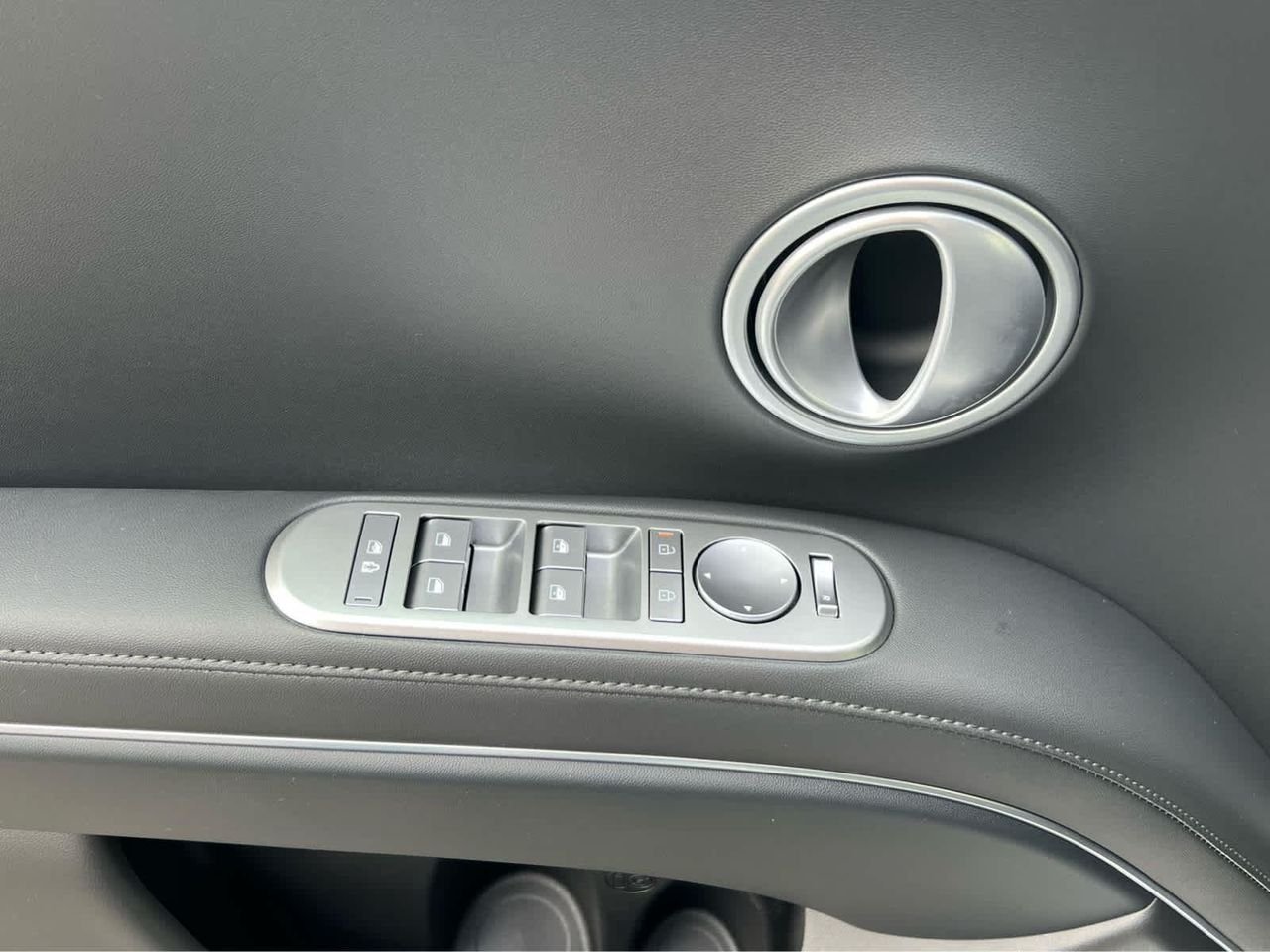 New 2026 Creamy White Pearl Hyundai SEL 7P image 28