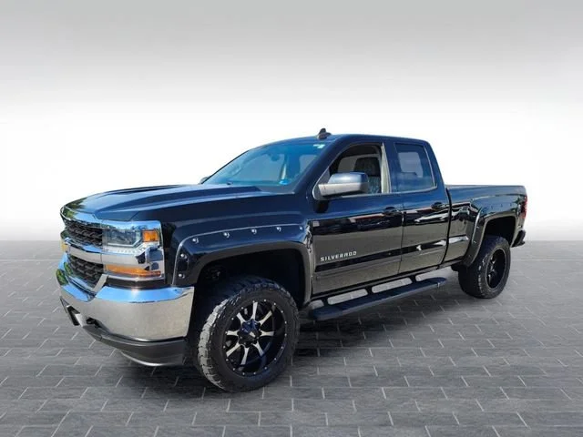 Used 2019 BLACK Chevrolet LT image 3