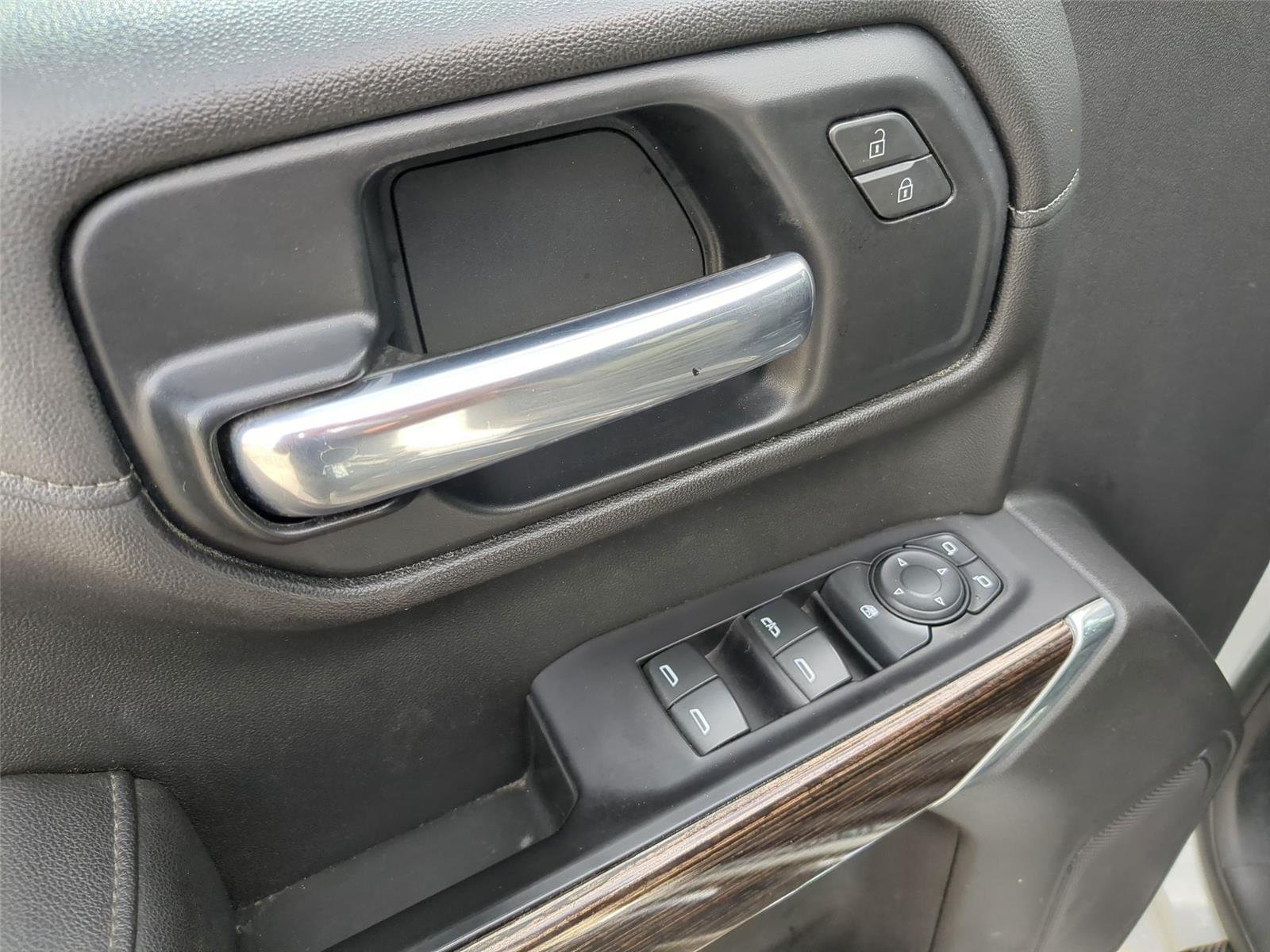 Used 2021 Summit White GMC SLE image 13