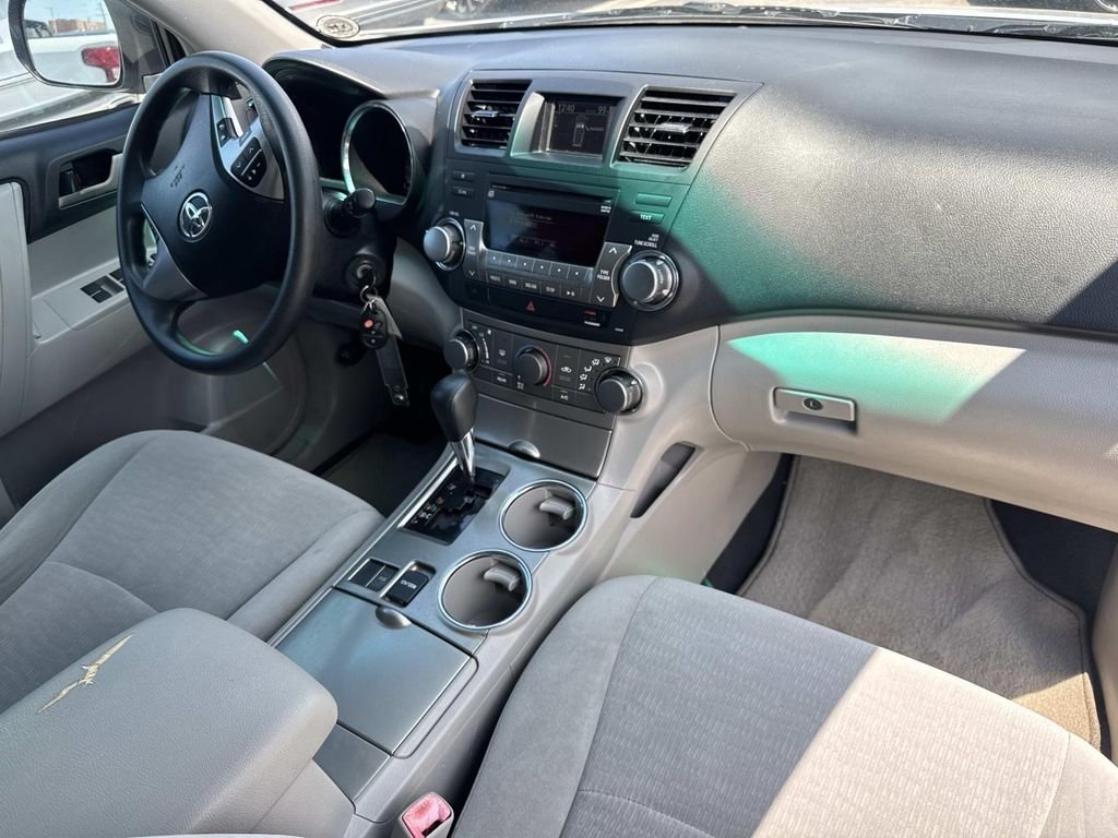 Used 2011 Silver Toyota Base image 12