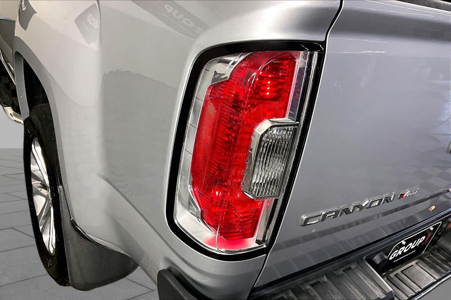Used 2019 Quicksilver Metallic GMC 2WD SLT image 28