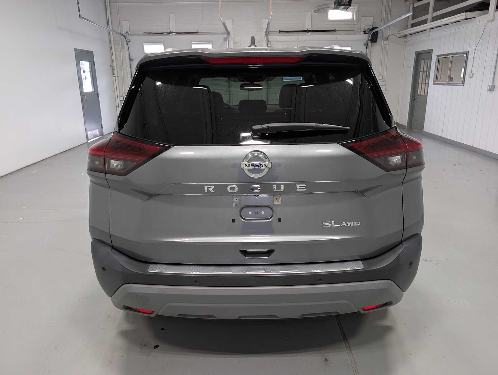 Used 2021 Gun Metallic Nissan SL image 8