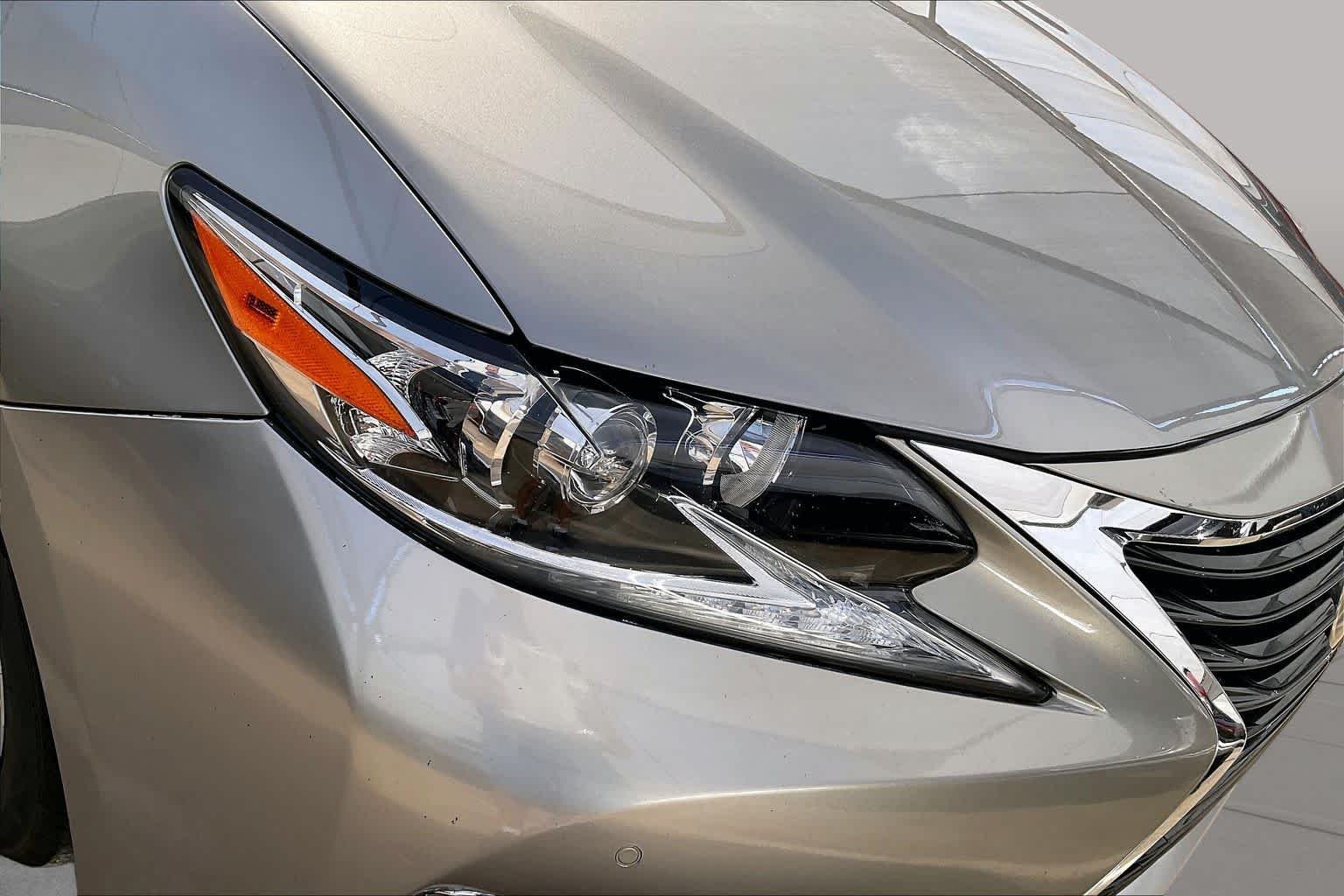 Used 2017 Atomic Silver Lexus  image 25