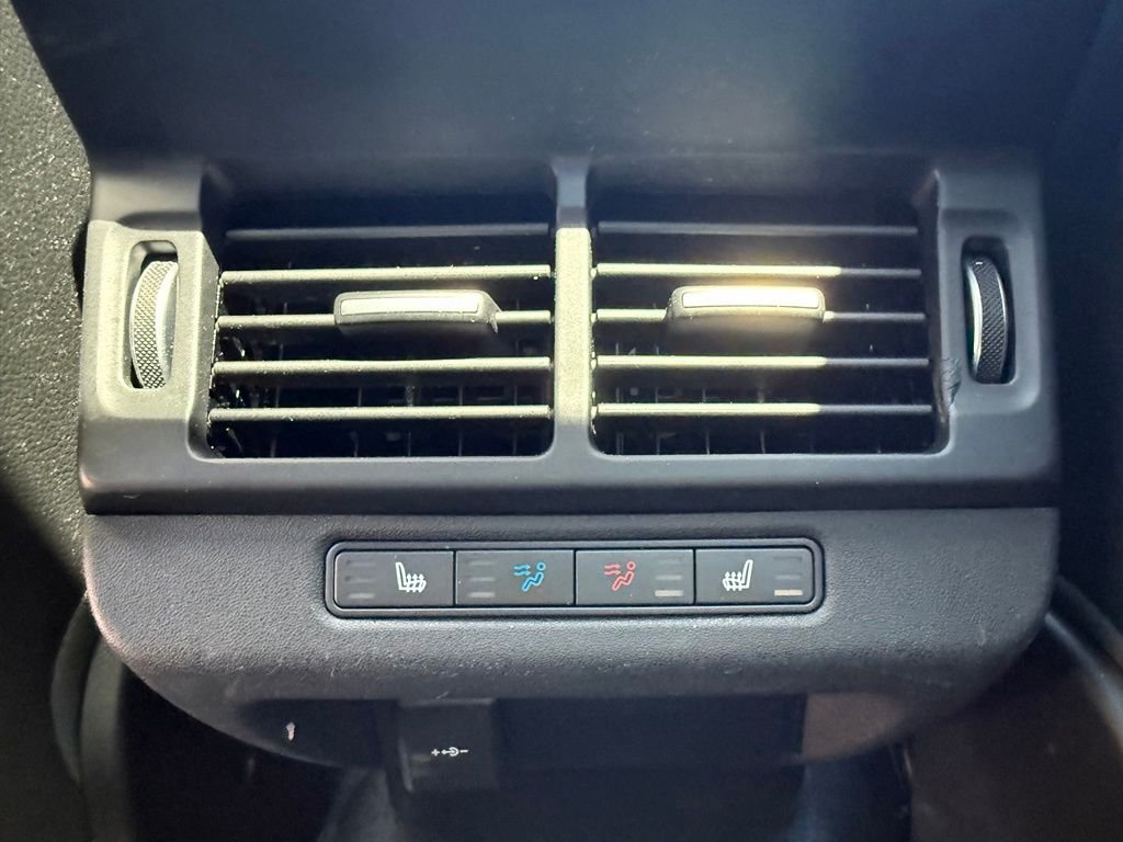 Used 2023 Santorini Black Metallic Land Rover R-Dynamic SE image 18