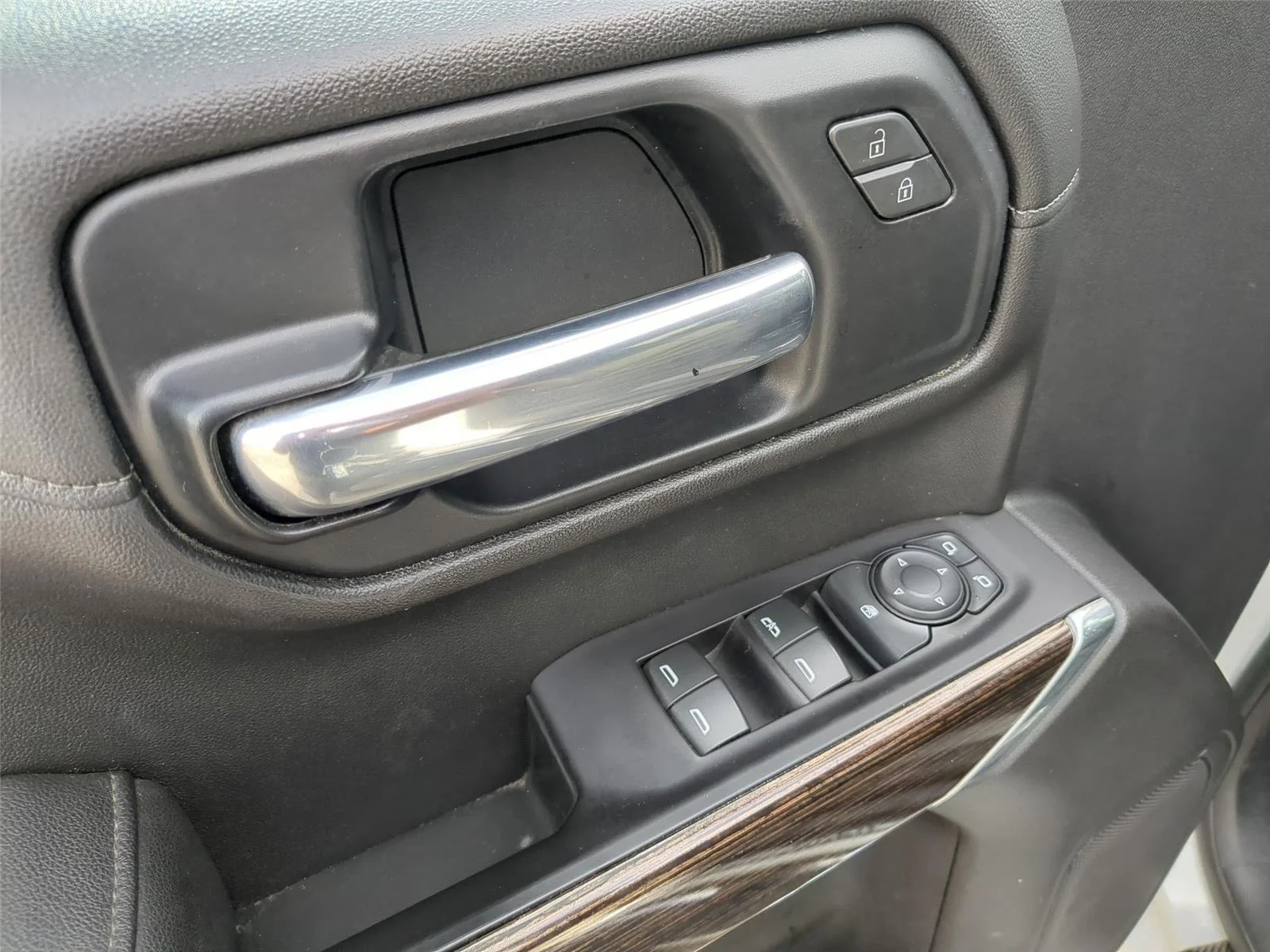 Used 2021 Summit White GMC SLE image 13