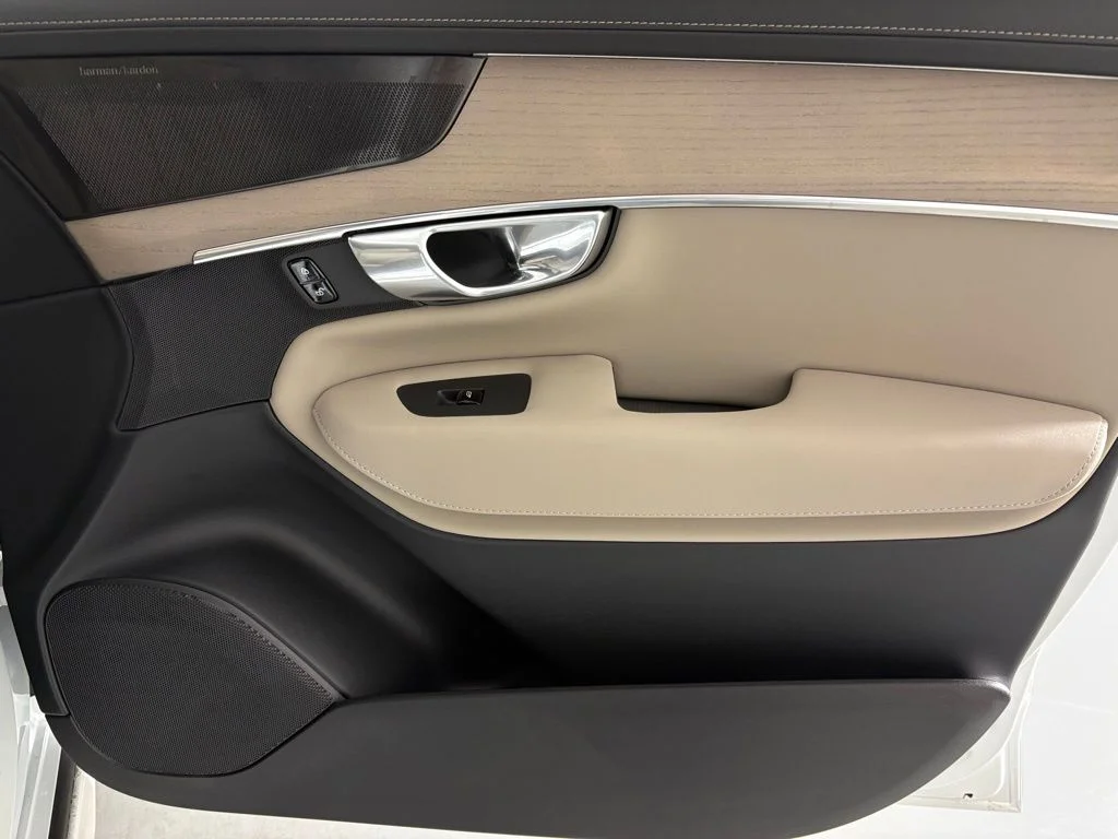 New 2026 White Volvo T8 Plus image 44
