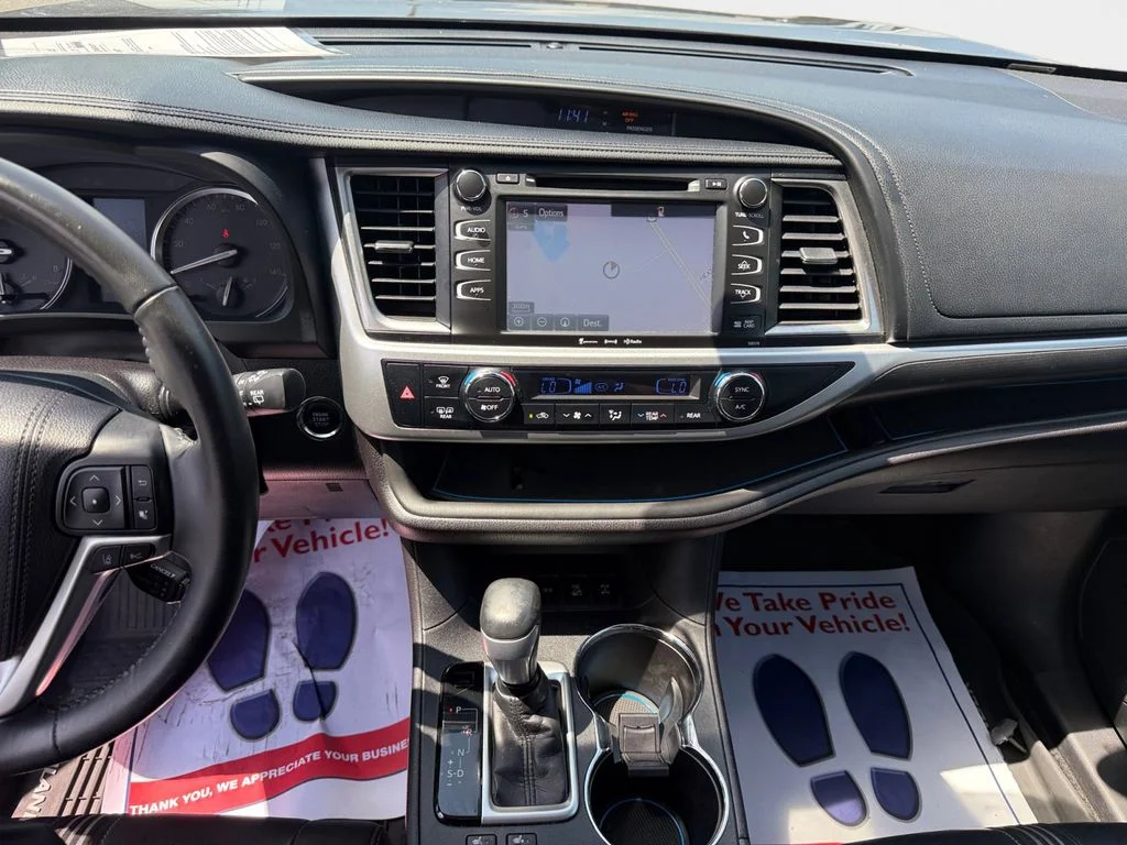 Used 2018 Gray Toyota SE image 11