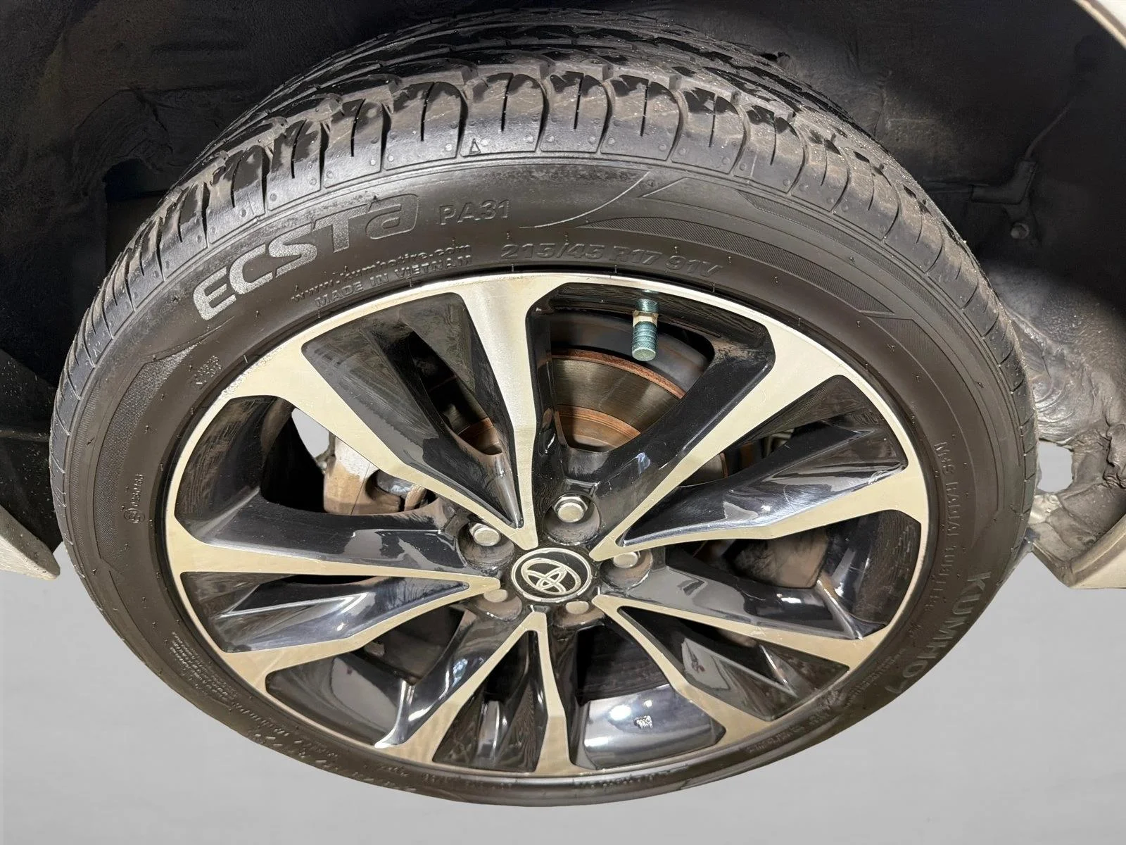 Used 2019 Classic Silver Metallic Toyota SE image 17