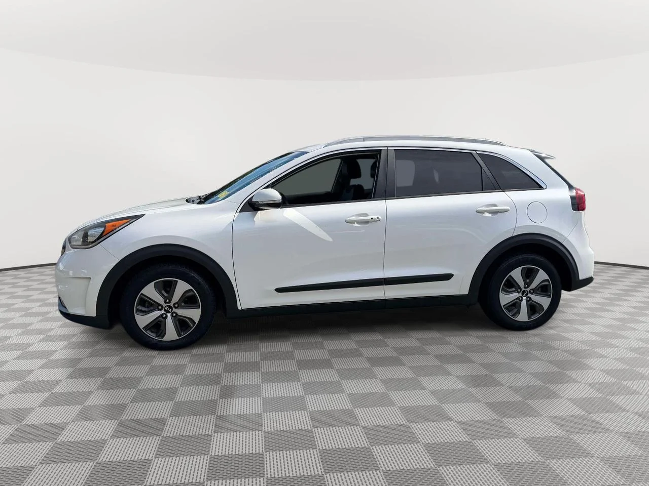 Used 2017 Snow White Pearl Kia EX image 5