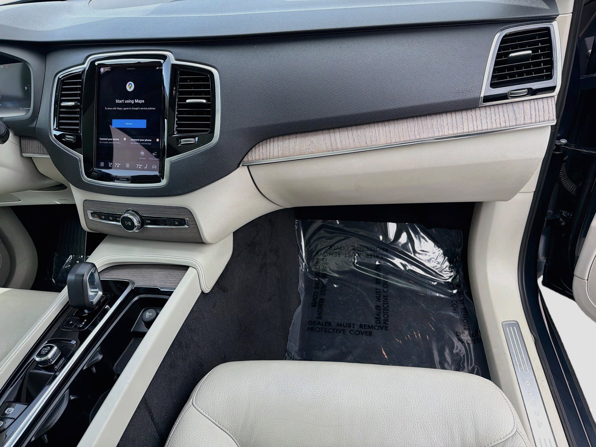 Used 2023 Thunder Gray Metallic Volvo Plus image 18