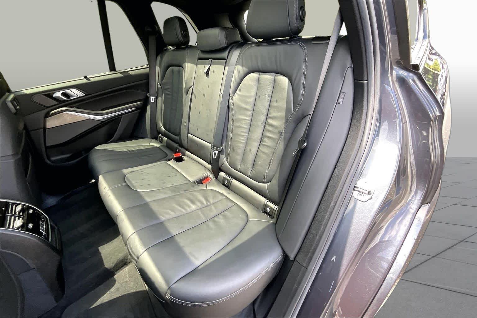 Used 2019 Arctic Gray Metallic BMW xDrive40i image 21