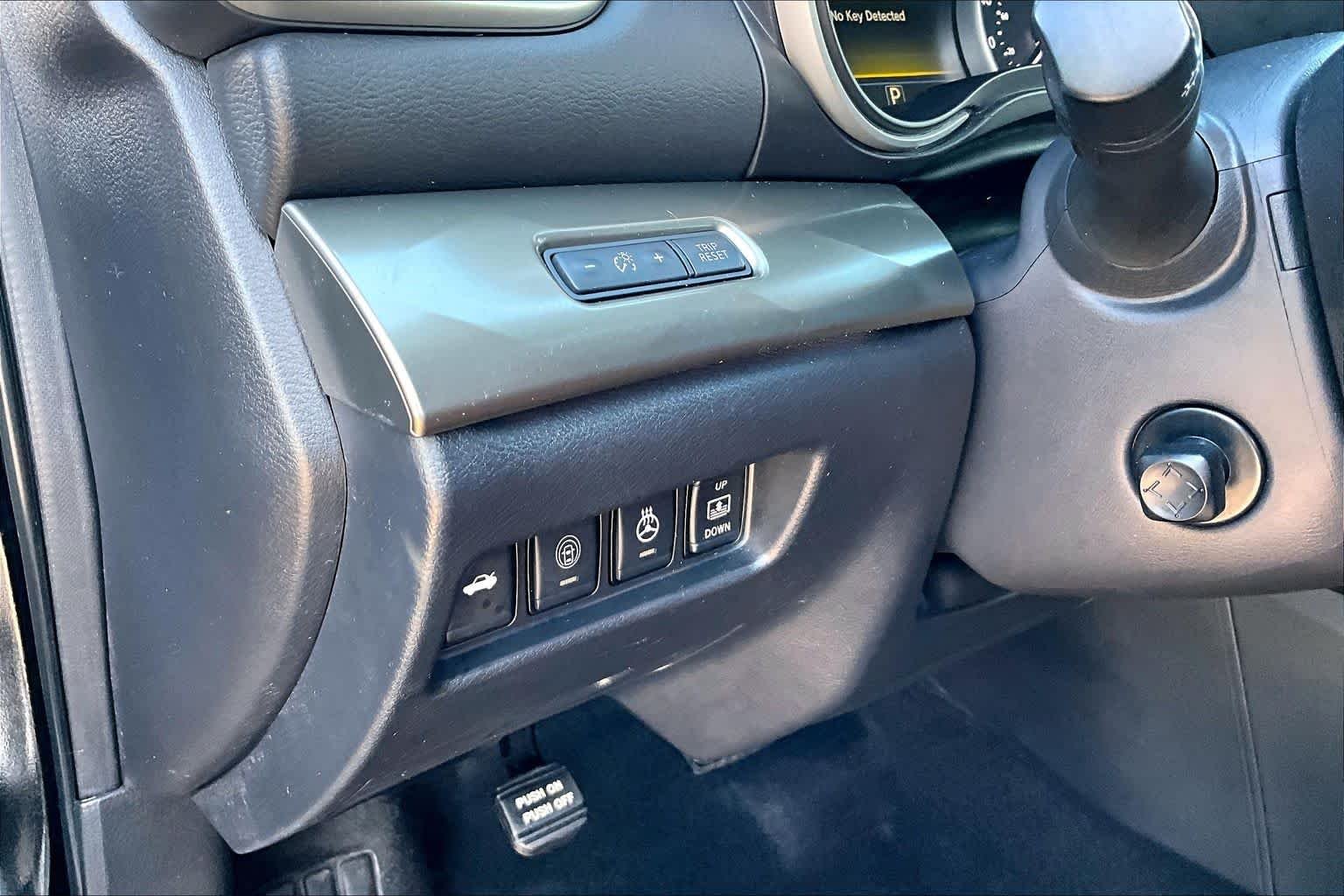 Used 2020 Super Black Nissan Platinum image 29