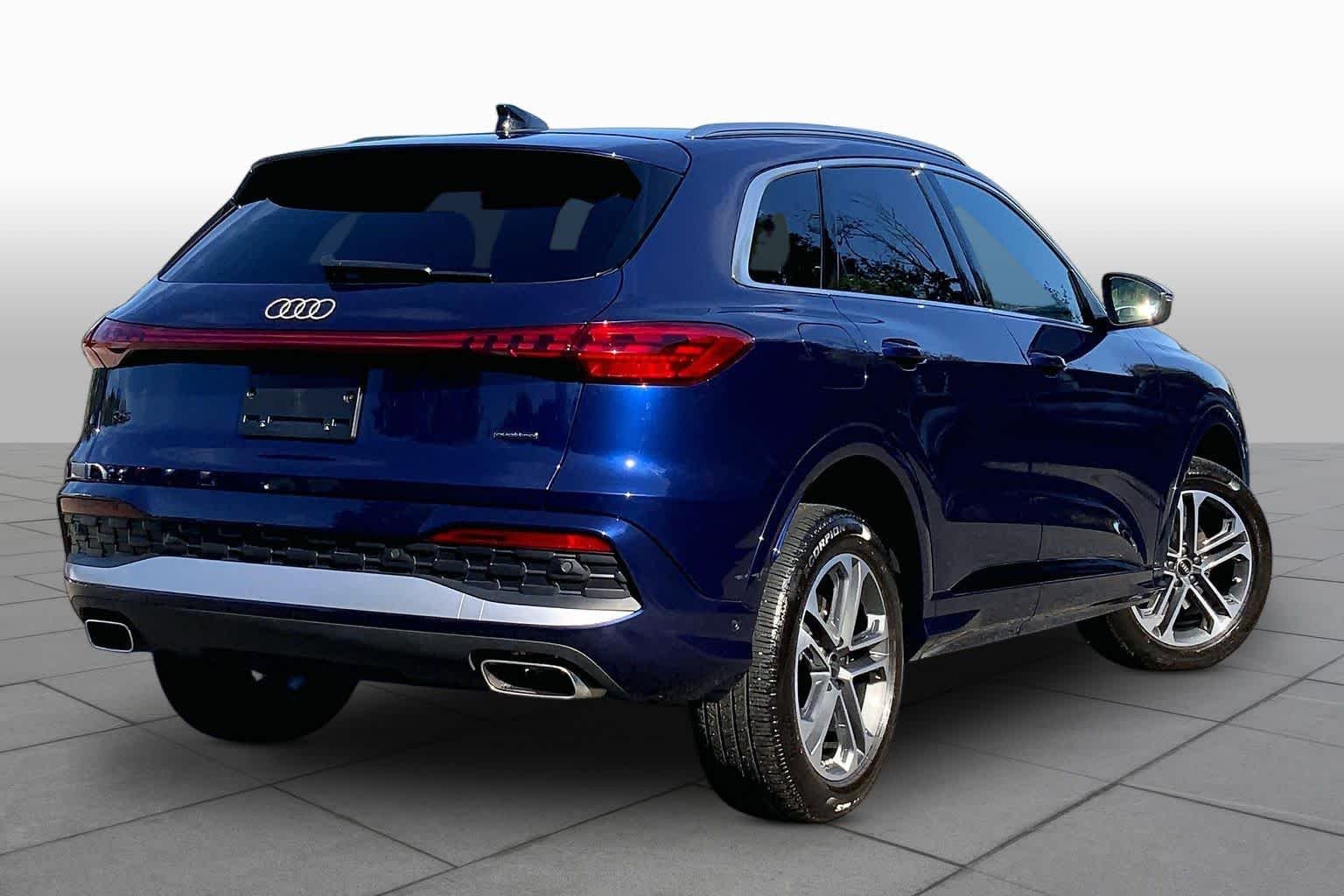 Used 2025 Navarra Blue Metallic Audi Premium image 13