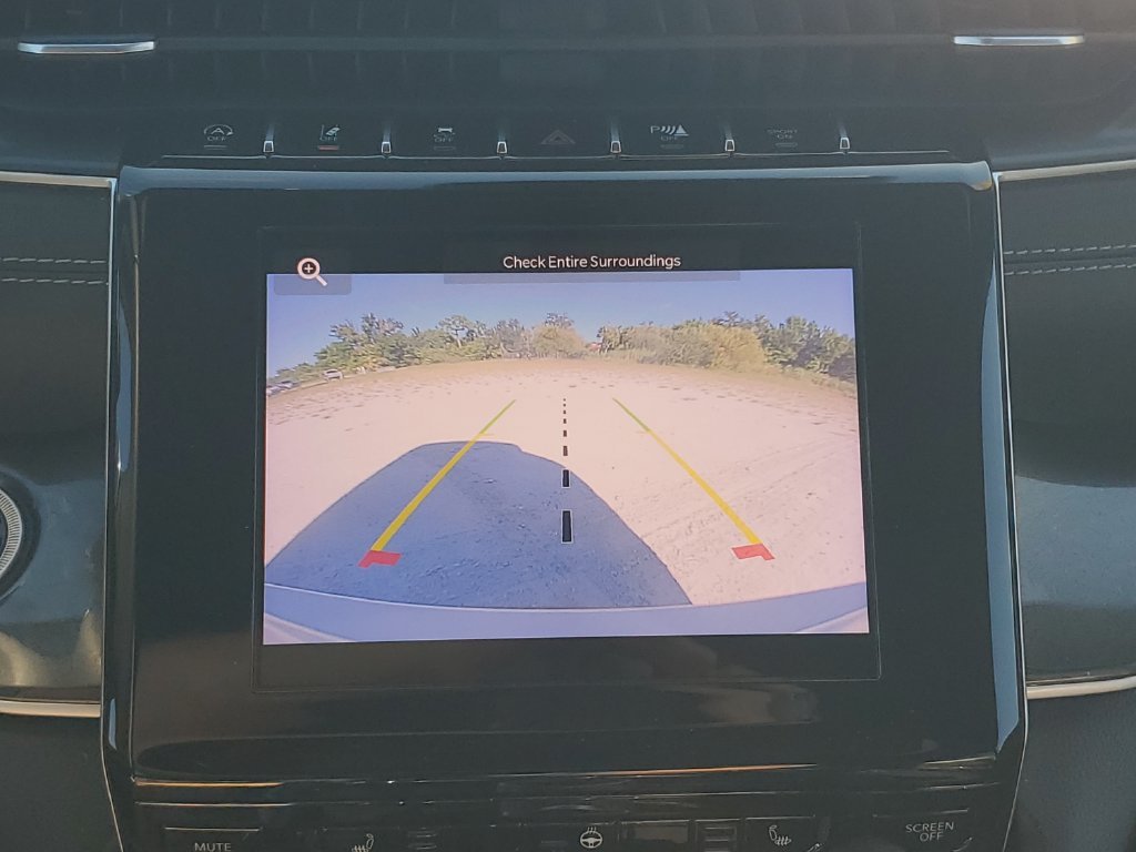 Used 2022 White Jeep Altitude image 17