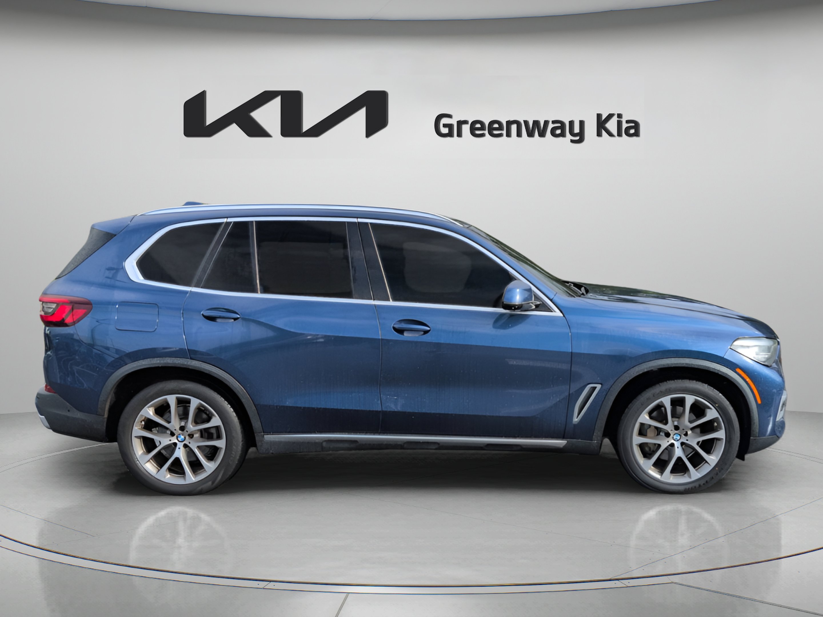 Used 2021 Phytonic Blue Metallic BMW sDrive40i image 9