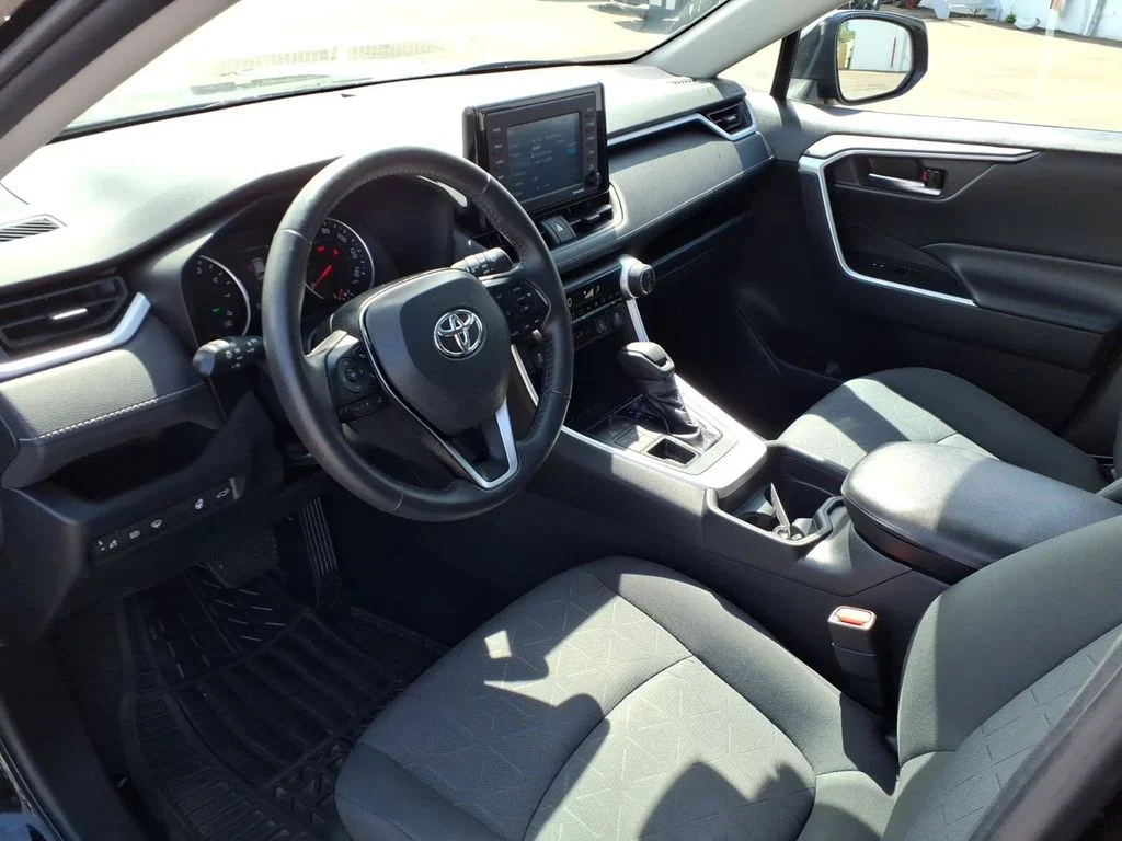 Used 2020 Black Toyota XLE image 19