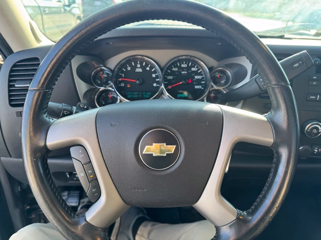 Used 2013 Gray Chevrolet LT image 16