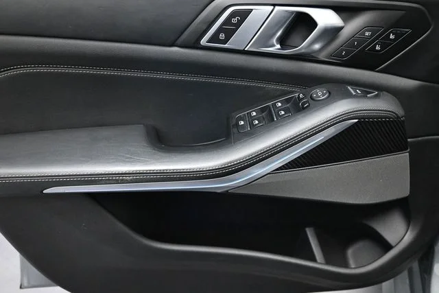 Used 2024 Gray BMW M60i image 19